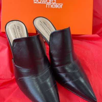  Womens  Size 38 Black  