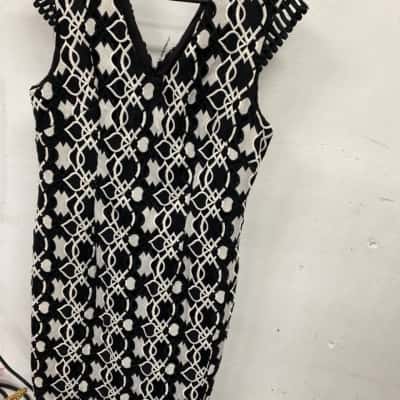 Romance by Honey and Beau Womens  Size 14 Sleeveless Dress  Black  / White 