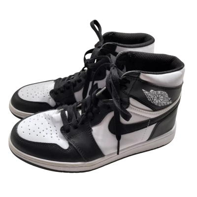   PANDA Women’s Size US 7 Sneakers 