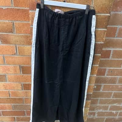 White Closet Womens  Size 10 Maxi Skirt Black  