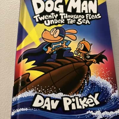 Dog man twenty thousand fleas under the sea  - Dav Pilkey