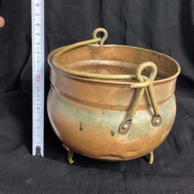 Bronze/copper vintage footed cauldron with handle 