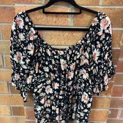 Tree of Life Womens  Size XL Floral Top 