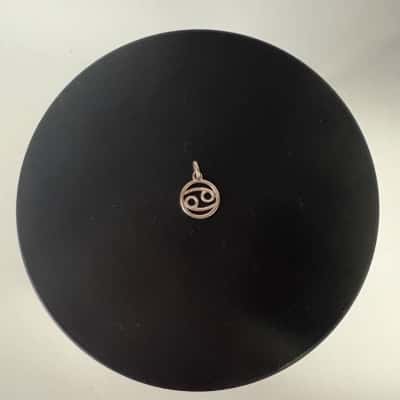 925 Sterling Silver Zodiac Cancer Round Pendant 