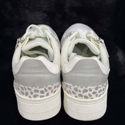  Womens  Size 40  zip up Multicoloured sneakers