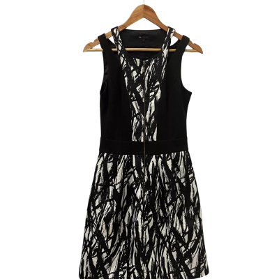 Cue Womens  Size 8 Sleeveless Dress  Black  / White 