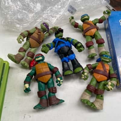 Ninja turtle figurines
