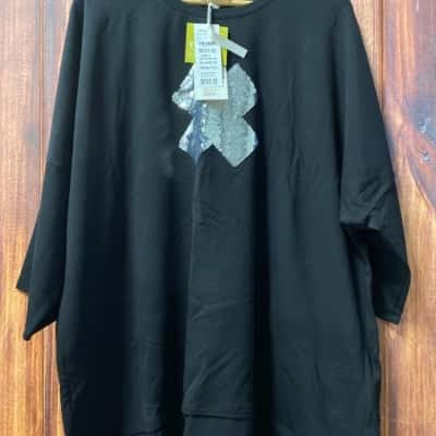Taking Shape   Size L Black  top new 
