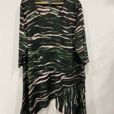 Taking Shape Womens  Size L Long Sleeve Top Black  / Green / Pink  