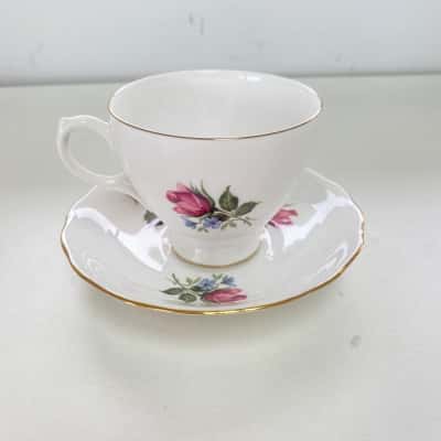 Royal Vale Bone China Tea Cup and Saucer Made in England 