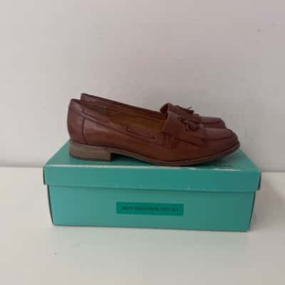 Easy Steps Sinatra Leather Loafer - Size 39 