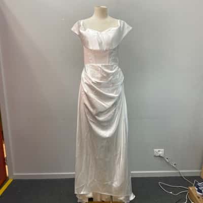  Womens  Size 10 / 12 Wedding Dress White Sateen