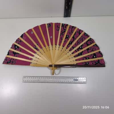 Large Batik Fan Handle PreOwned 