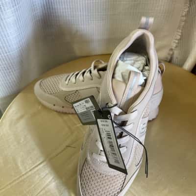  BNWT Mens  Size 9 Beige 
