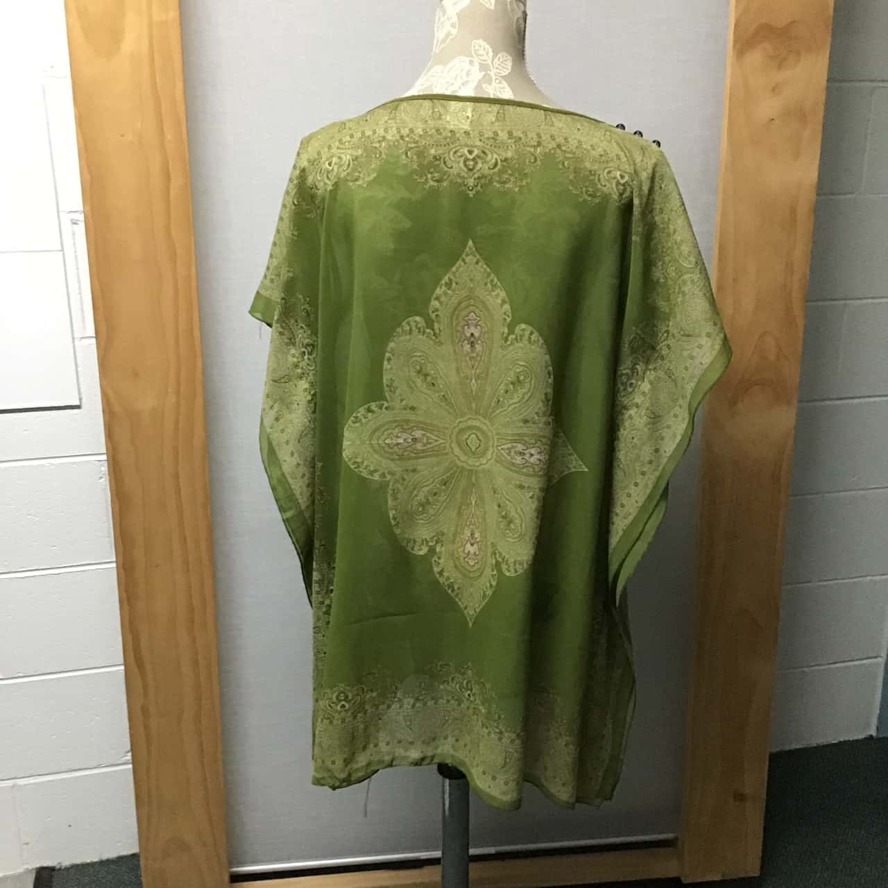 Unbranded Womens Size 12 100% Silk Emerald Green Sheath Top(s)