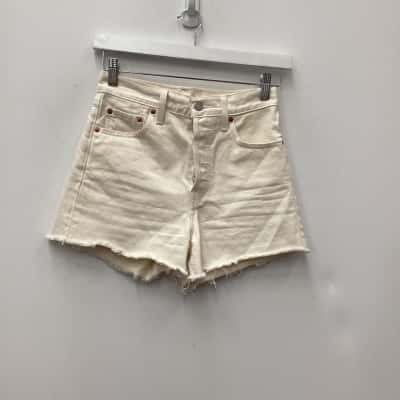 Levis Womens Shorts Cream Size 26