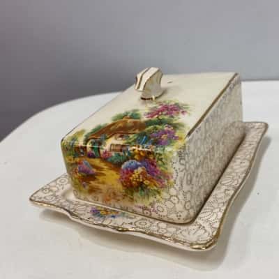Vintage “Homestead” by H&K Tunstall covered butter/cheese dish 