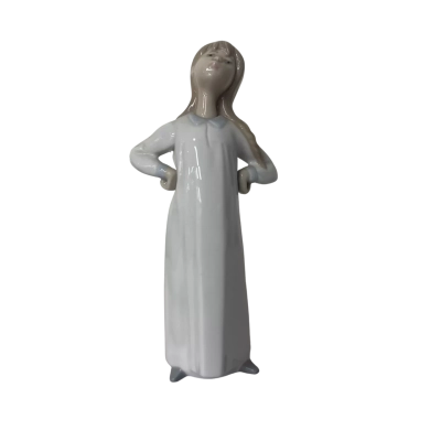 LLADRÕ Girl Stretching Figurine 