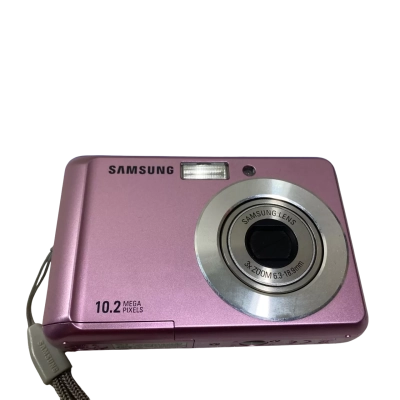 Samsung ES15 digital camera in pink.