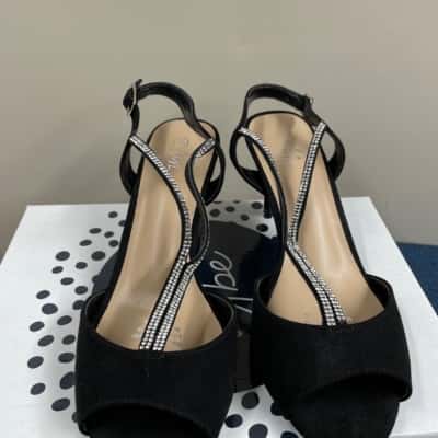 Kybe  Womens  Size 6 Black  small heel suede shoes
