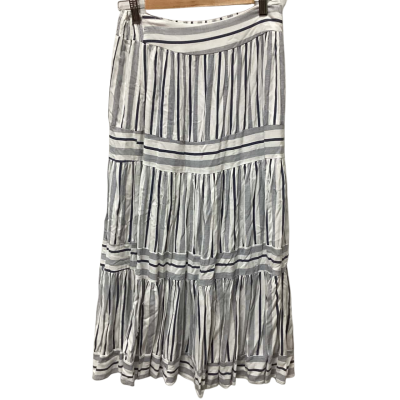 White Closet Womens Skirt  Size 8 (a)