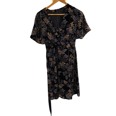 BNWT Phase Eight Womens  Size 8 Black  / Floral Dress 