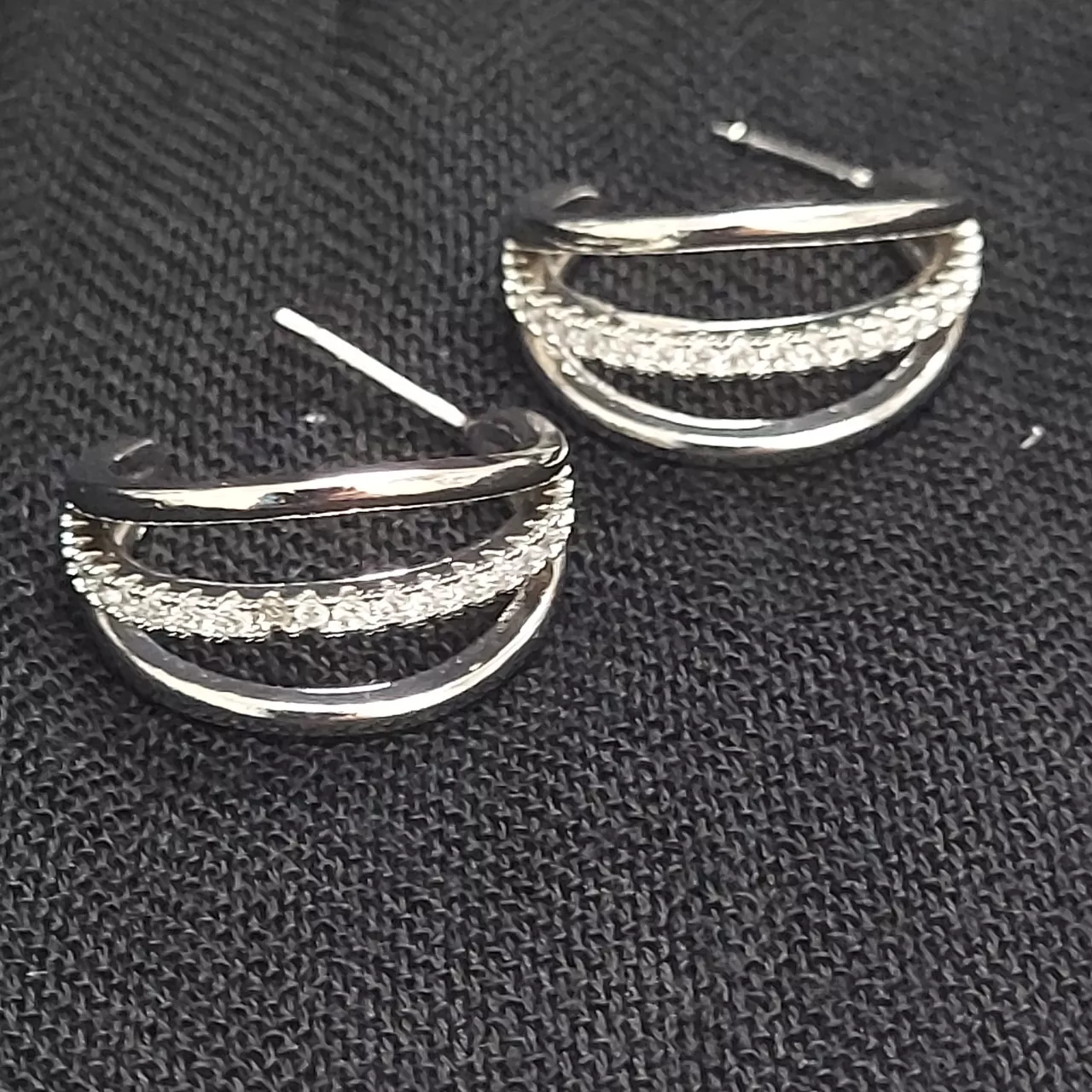 Ladies Silver tone Earrings(s)