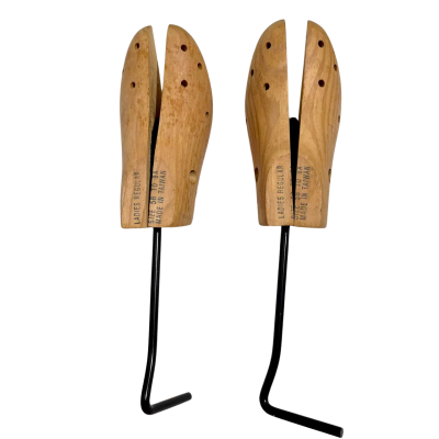  Womens  Wooden Shoe Tree Size 5 / 8 Brown 