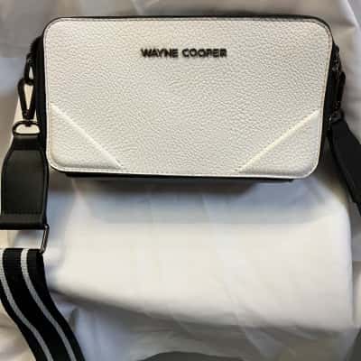  Womens Black  / White hand bag