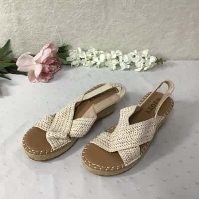 Joyy Womens Size 38 Beige Woven Wedge Sandals