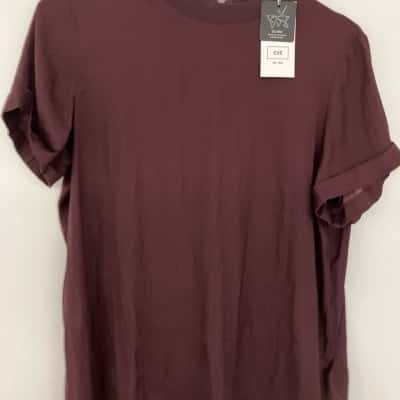 Cue Womens  Size 10 Maroon polyester top 