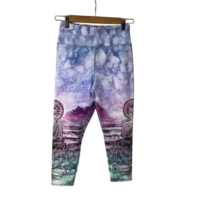 Evolution & Creation Womens Size M Blue/ Pink /White / Green / Pattern 3/4 Leggings 