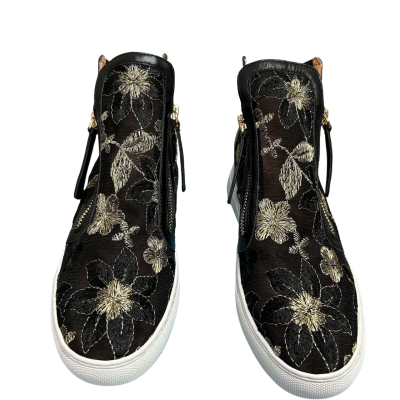 New With Tags Django & Juliette  Women’s  Size 40 Boots Black  / Floral / Gold 