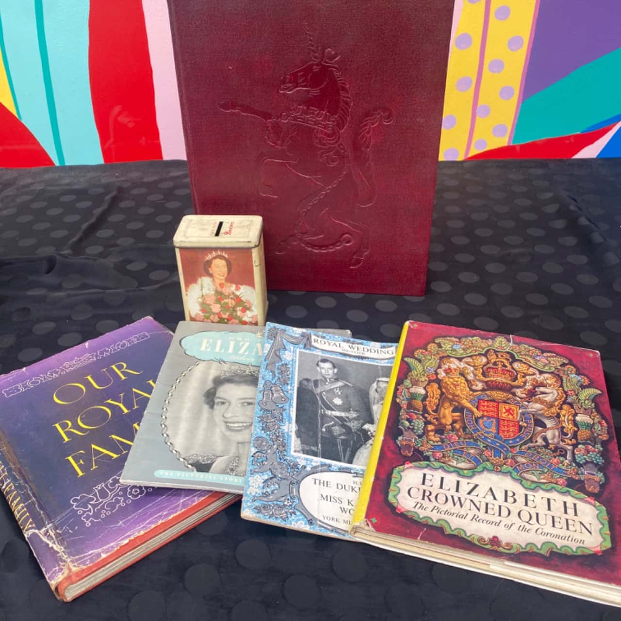Queen Elizabeth book bundle & tin (s)