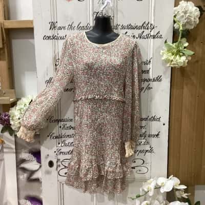 WINONA BRAND! GORGEOUS FEMININE FLORAL PRINT BODYCON PUFF LONG SLEEVED MIDI DRESS! Womens  Size 12 / L Floral Dress / Long Sleeve Dress / Midi Dress Beige / Floral / Pattern 
