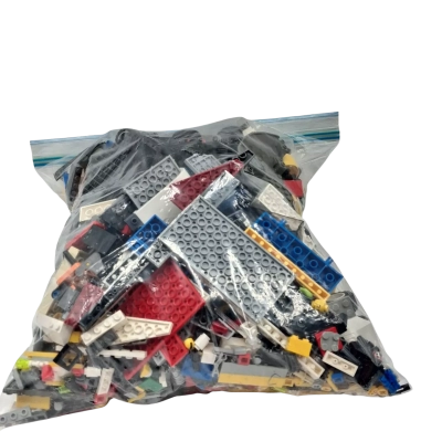 A BAG OF OVER 2 KG OF ASSORTED LEGO 