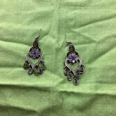  Womens Earrings metal and stone jb