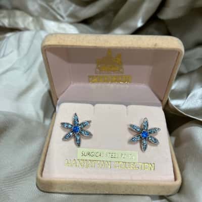  Flower Womens stud Earrings Blue / Silver 