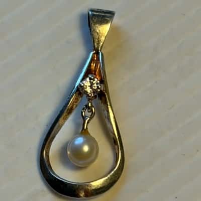 Freshwater Pearl and CZ Pendant in Sterling Silver Setting