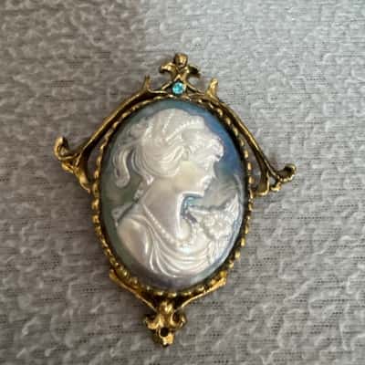  Women's Vintage Style Cameo Brooch featuring a Moulded Resin Portrait set within a Gold Tone Filigree Frame