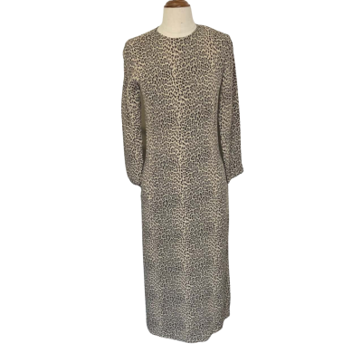  Womens  Size 6 Animal print 