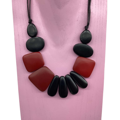 Womens Wooden Beaded Necklace Black  / Red 