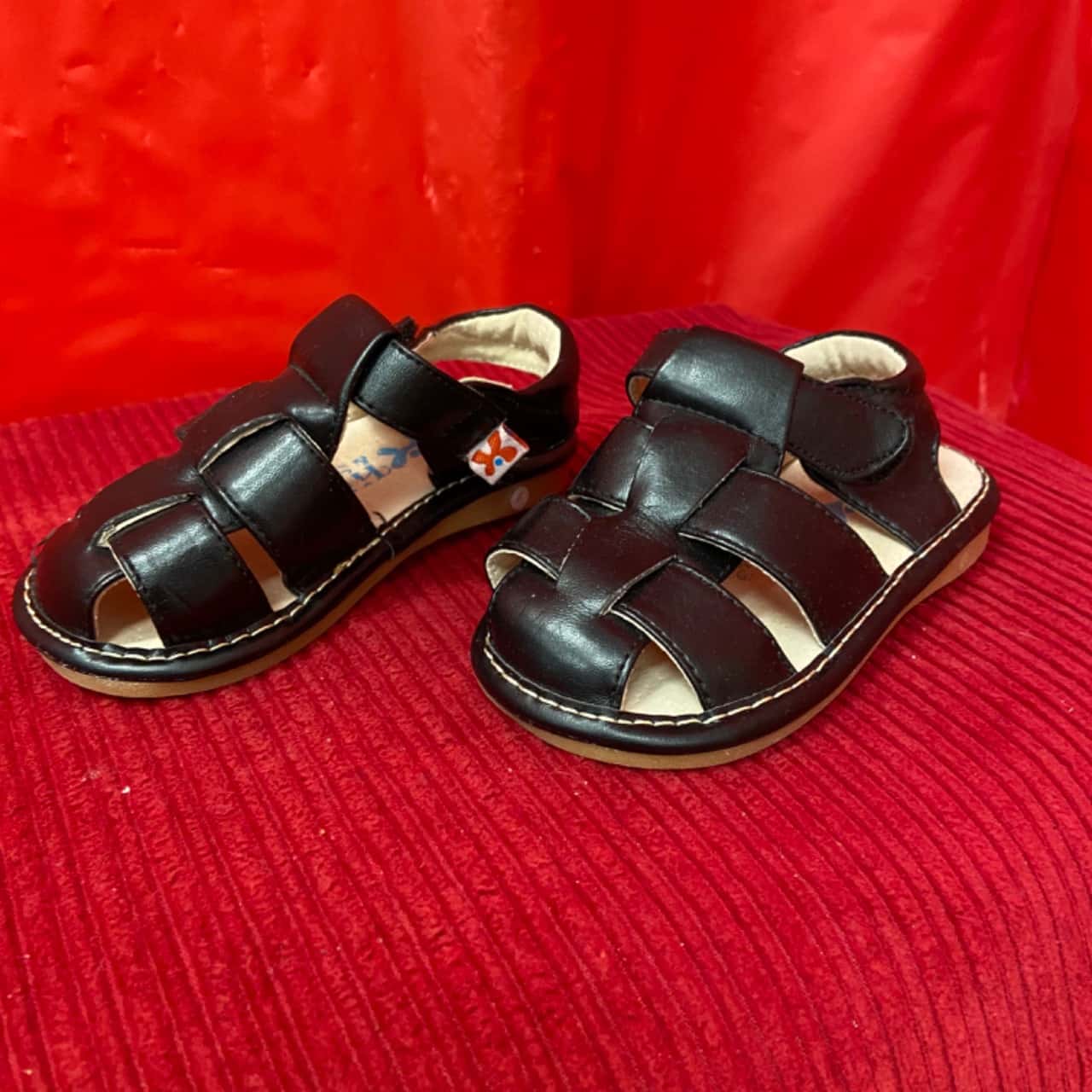 Hide & Squeak Toddlers Size 7 23 Black Sandals(s)