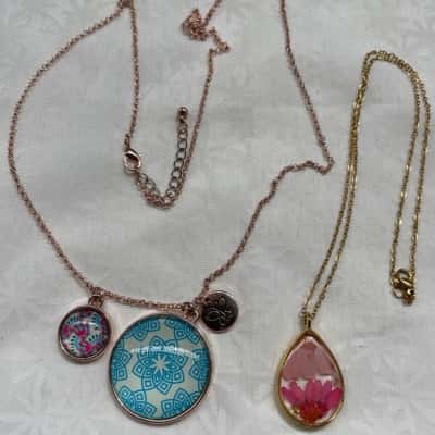  *COSTUME* Women’s Necklaces x 2 
