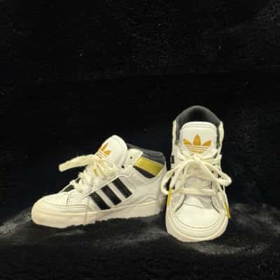 Adidas Kids  Size 7 Black  / Gold / White 