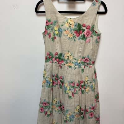 Laura Ashley Womens  Size 8 Floral Dress / Pleated Dress Beige / Floral / Pattern 