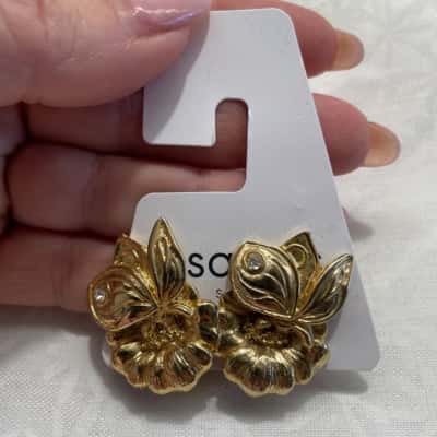  Womens Earrings Butterfly on flower design Gold-tone with diamanté 
