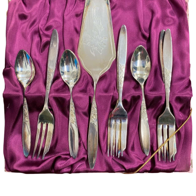 Grosvenor silver plate cake set. 1960’s vintage.