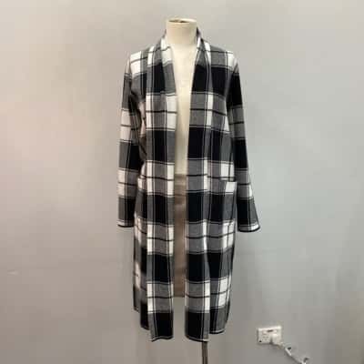 Tahari Womens  Size M Soft Knit Longline Cardigan Black  / Checked / White 