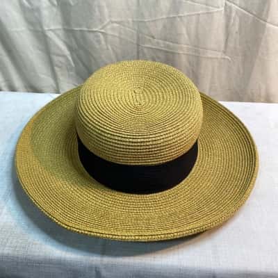  Women’s Coolibar sun hat one size fits all 